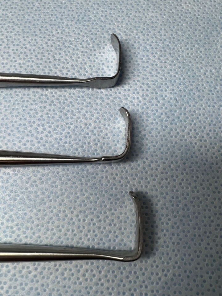 V. MUELLER  3 Prong Double-Ended Retractors — photo 6