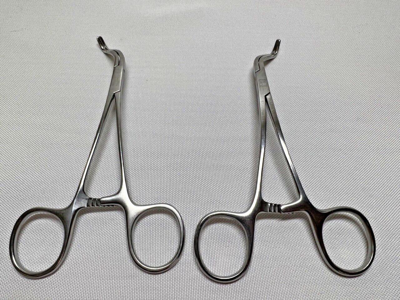 PILLING 35-3533 & 35-3534 Left & Right Angled Baby Renal Clamps, Set of 2 — photo 1