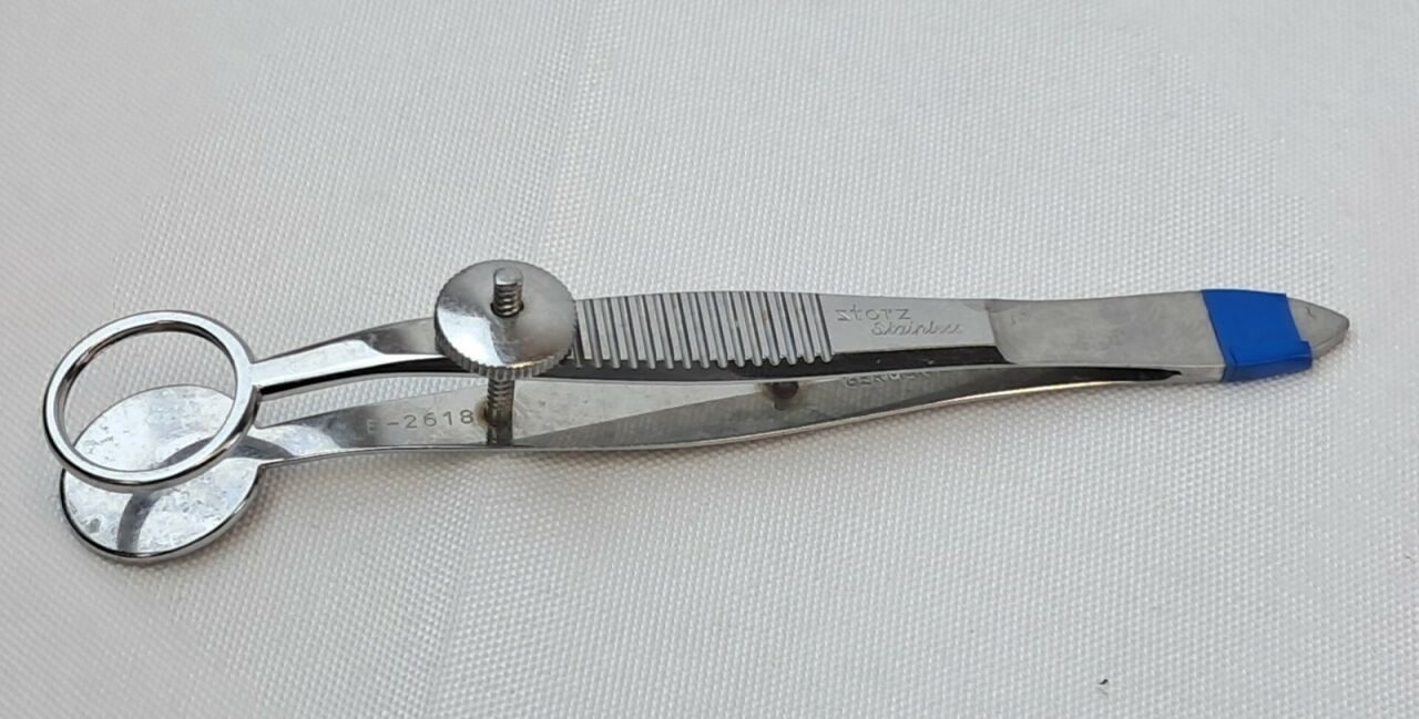 KARL STORZ E-2618 12mm (Ring) / 15mm (Plate) Hunt Chalazion Forceps