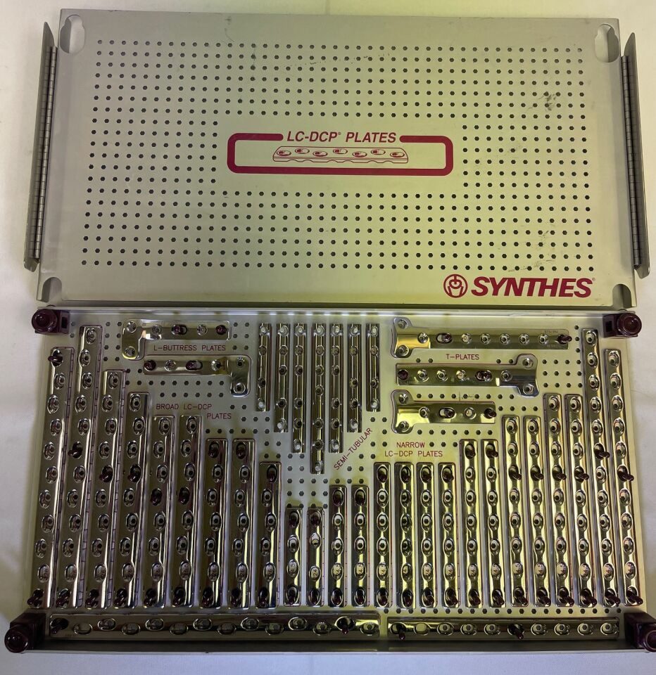 SYNTHES  Large Fragment System Plates Screws Instruments — photo 3