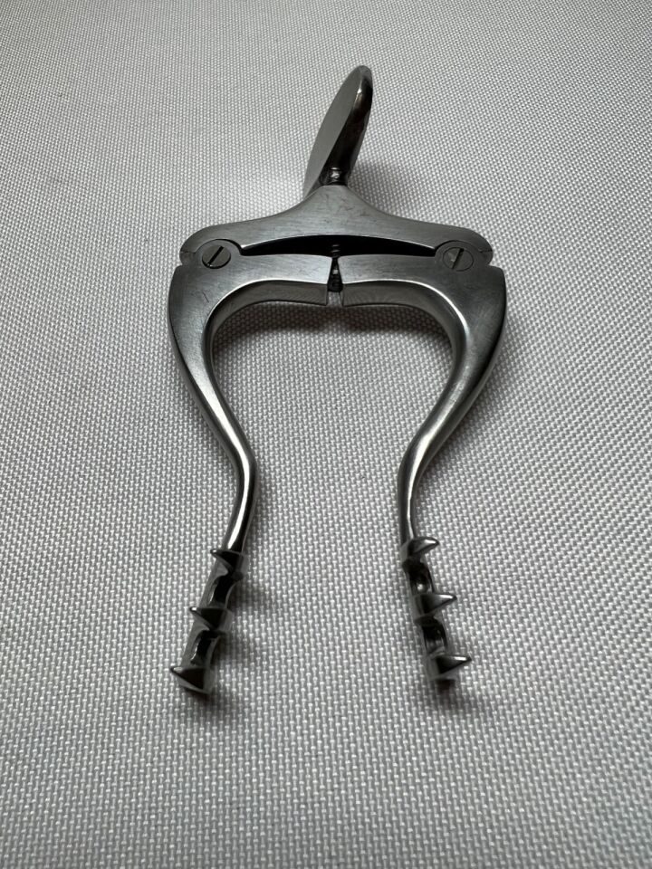 INTEGRA Snitman Retractor 3x3 Sharp Prongs 4-1/2" — photo 3
