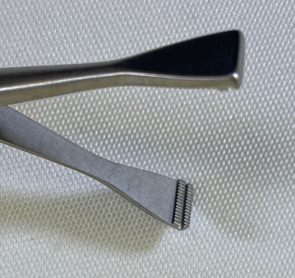 STRYKER 250-080-240 250-080-230 10mm x 33cm Allis Tissue Laparoscopic Grasper — photo 5