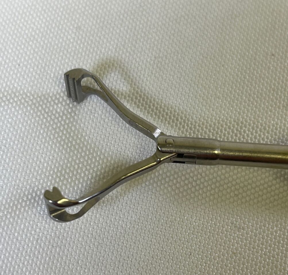 ACCESS SURGICAL SYMMETRY 32-1003 10mm x 32cm Laparoscopic Babcock Grasper Forcep — photo 2