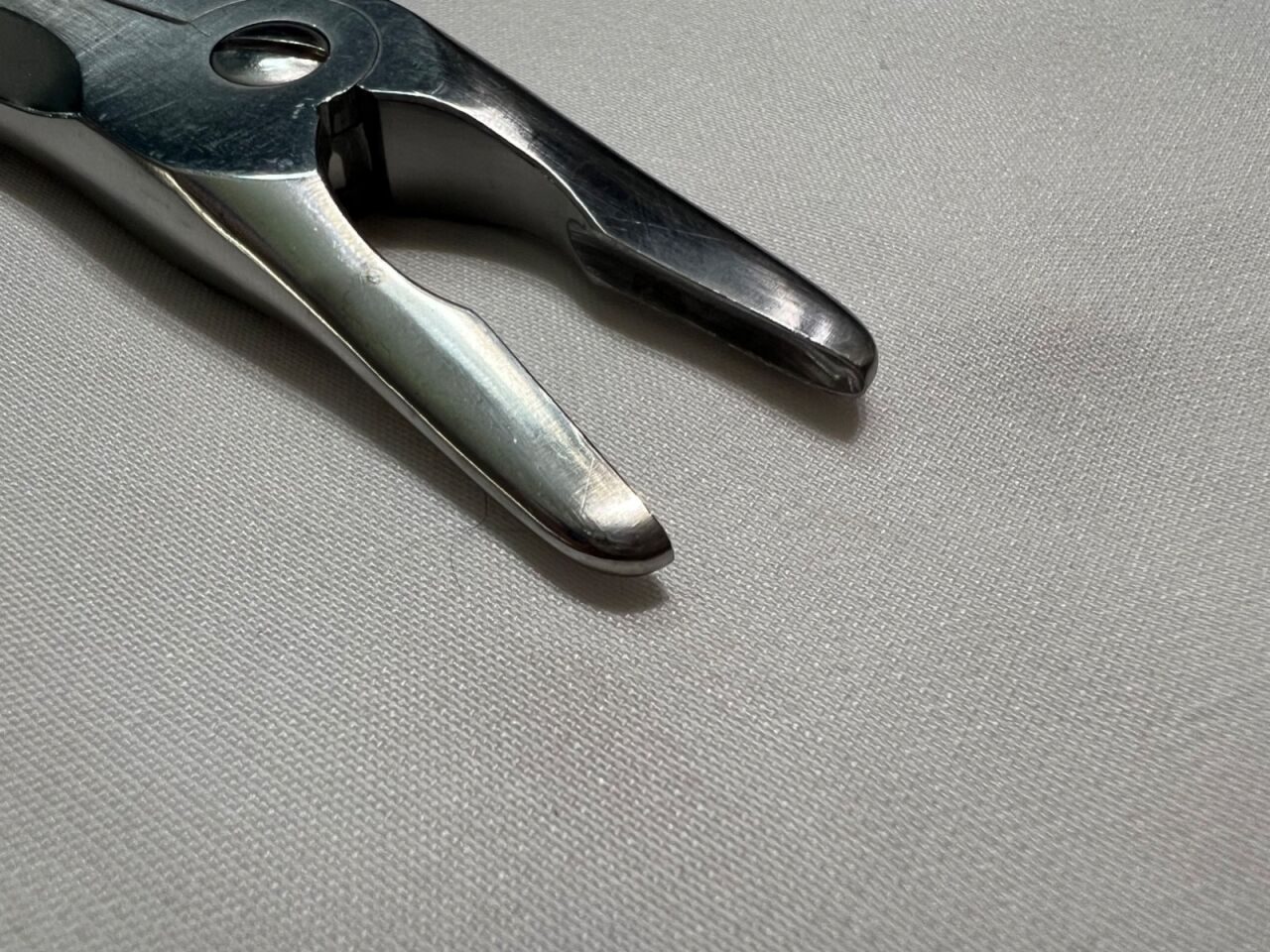 KMEDIC KM47-492 Leksell Rongeur Slight Curve 3mm X 16mm Bite — photo 2