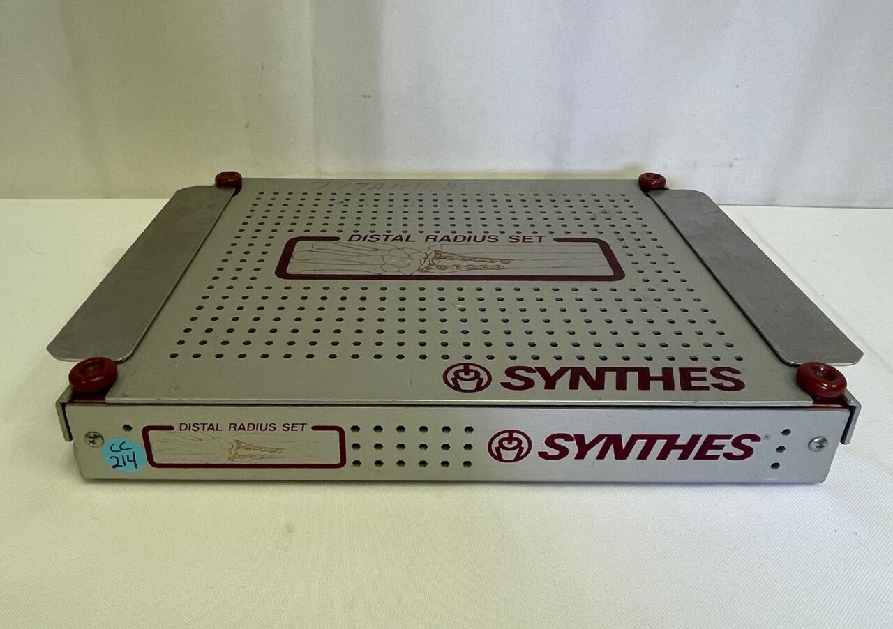 SYNTHES Various TI Distal Radius Set — photo 5