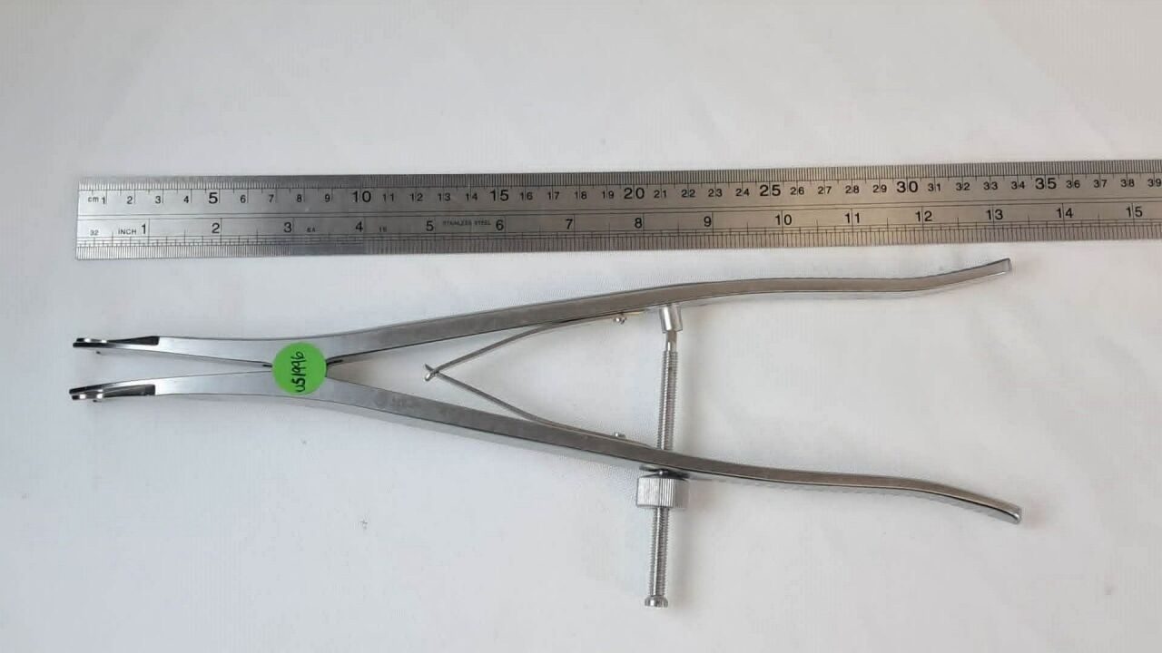 SYNTHES 388.41 Universal Spine Curved Distractor — photo 2
