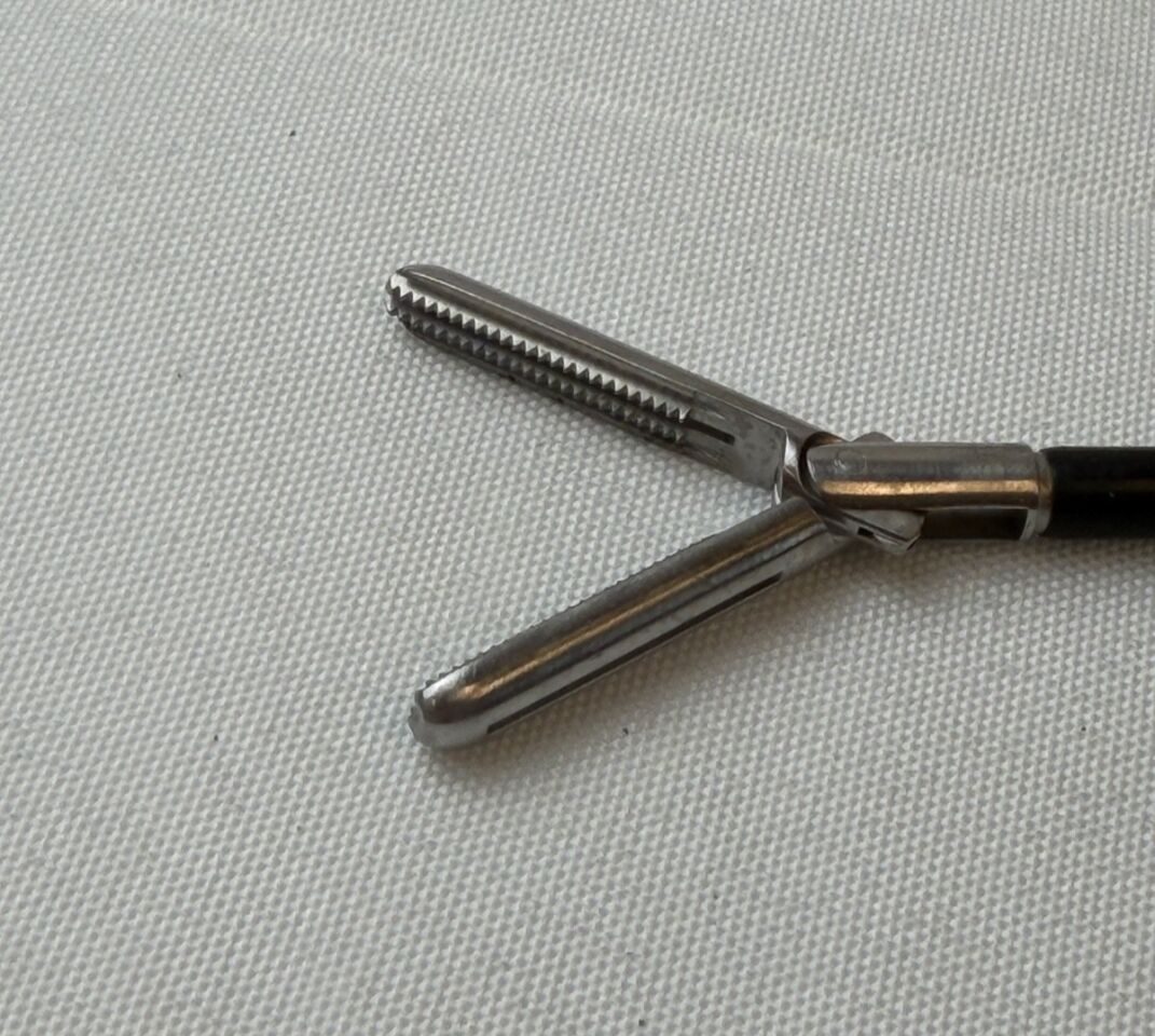 JARIT 625-164 Roto-Lok Hunter Bowel Grasper Laparoscopic Forcep 5mm x 38cm — photo 3