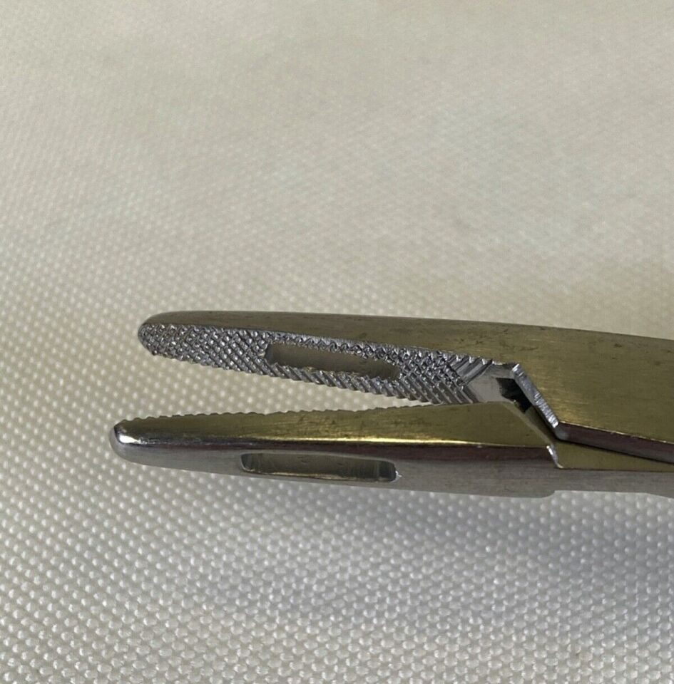NOVO SURGICAL NSBM280 Bayonet Needle Holder Fenestrated Jaws 10" — photo 3