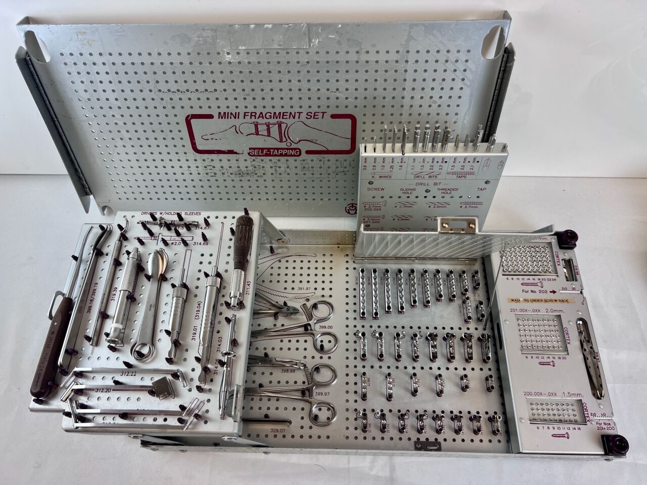 SYNTHES  Self-Tapping Mini Fragment Set — photo 1