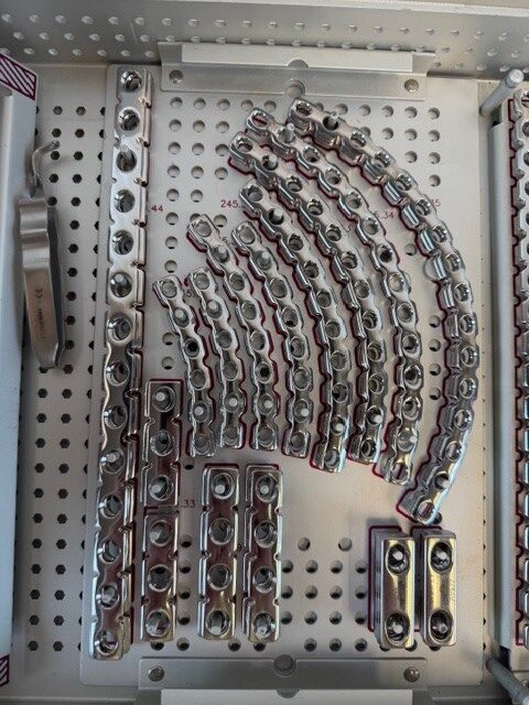 SYNTHES  Pelvic Implant Set — photo 3