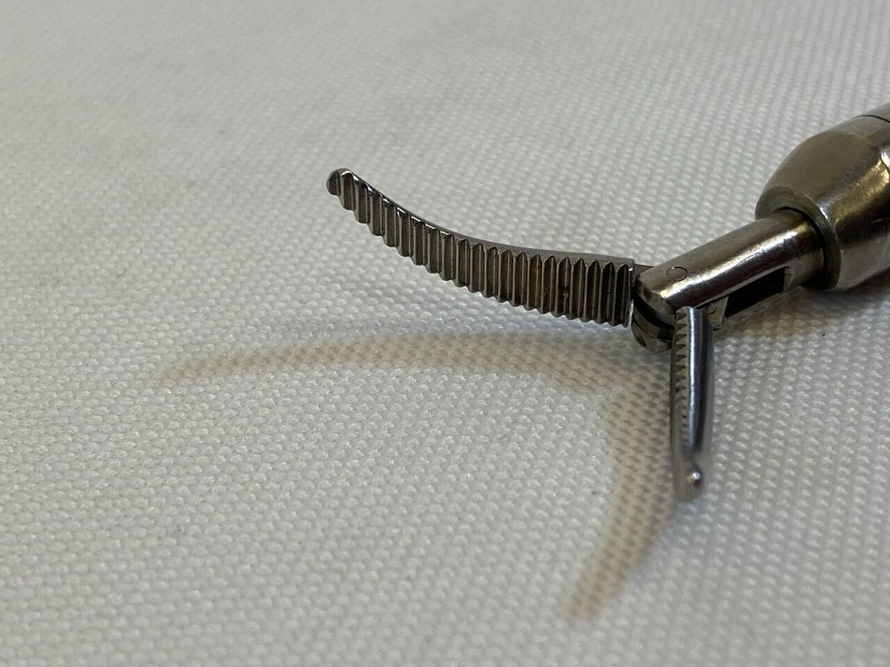 SNOWDEN-PENCER 88-9430 Laparoscopy Forceps 10mm Maryland Dissector — photo 4