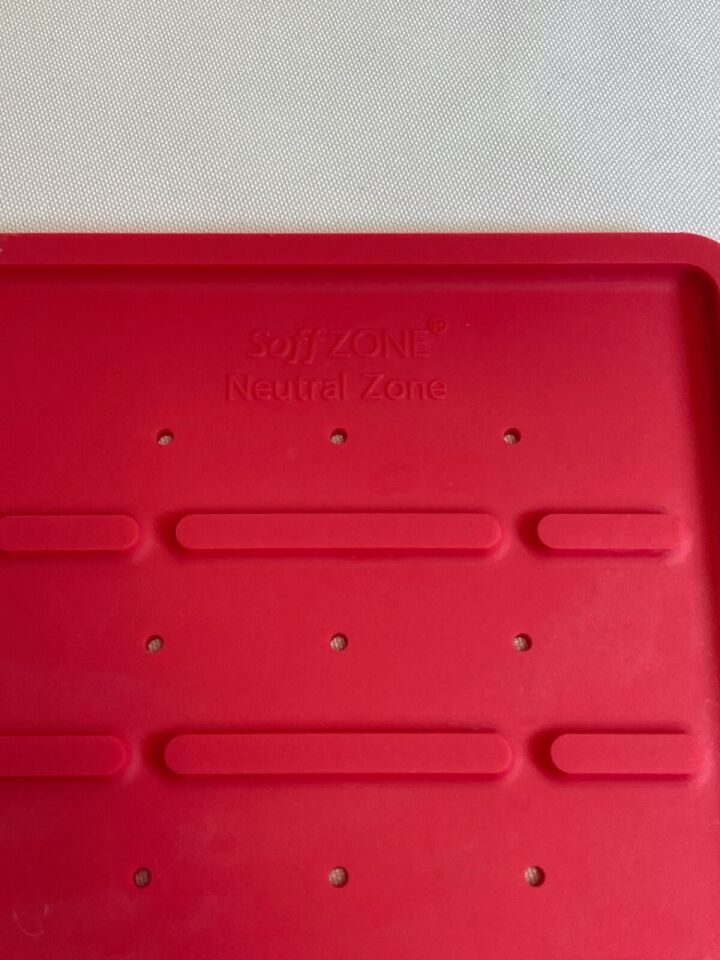VISCOT MEDICAL Soffzone 6" x 9" Neutral Zone Magnetic Surgical Tray — photo 8