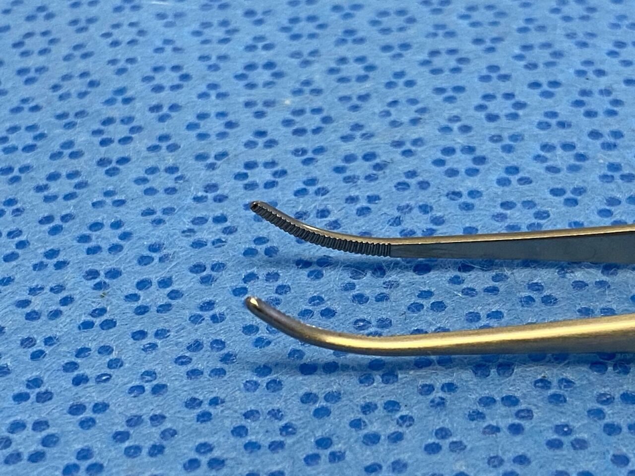 CODMAN 30-6524 Ophthalmic Curved Dressing Forceps — photo 5