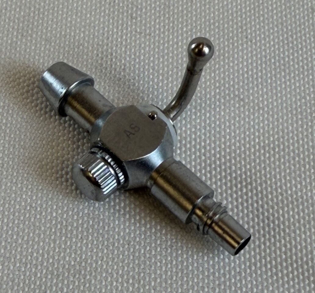 GYRUS ACMI 75R Screw On Luer Lock Adapter with Valve Threaded Stopcock — photo 5