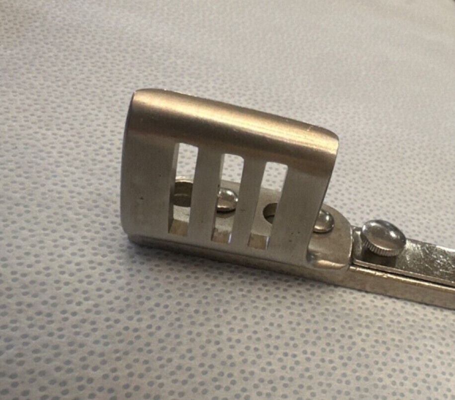 PILLING WECK 8.5"X5.5" Surgical Sternum Spreader W/ Fenestrated Blades — photo 4