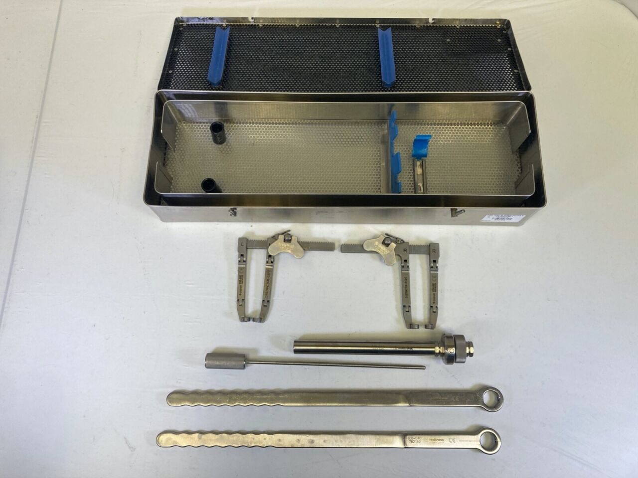 MEDTRONIC 3D Large Cutter & Left and Right Distractors Set TSRH 3D Cutter & Distractors Set w/ Case