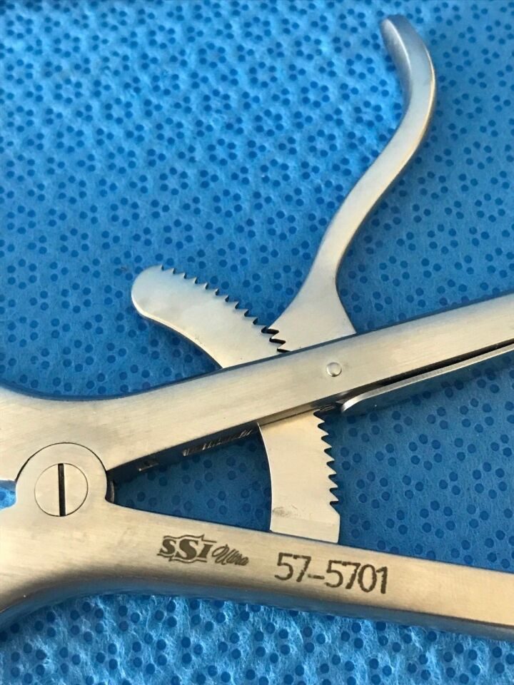 SYMMETRY SURGICAL 57-5701 Self-Retaining Hoen Hemilaminectomy Retractor & Blades — photo 5