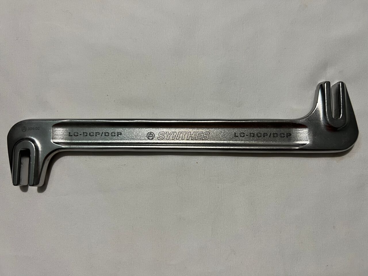 SYNTHES 325.02 Bending Iron For 4.5mm Plates — photo 1