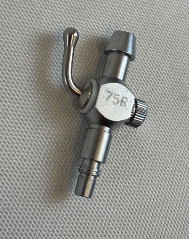 GYRUS ACMI 75R Screw On Luer Lock Adapter with Valve Threaded Stopcock — photo 1