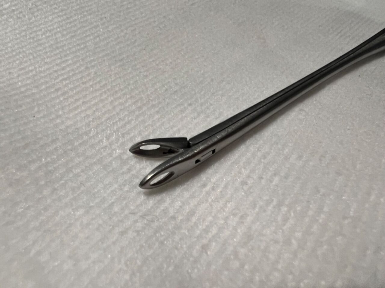 XOMED 3711113 3mm Straight 4-1/2" L Struempel-Voss Forceps — photo 3