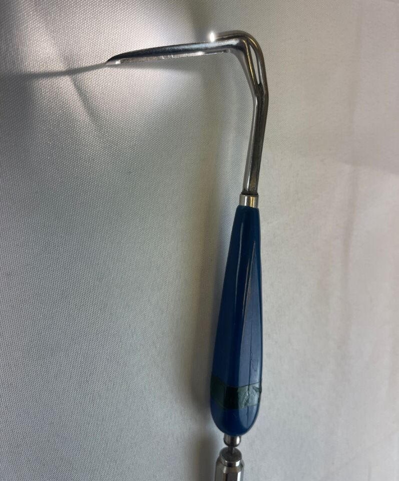 HEYER-SCHULTE 790-1124 Lighted Small Nasal Retractor 1.5" Fenestrated Blade — photo 2