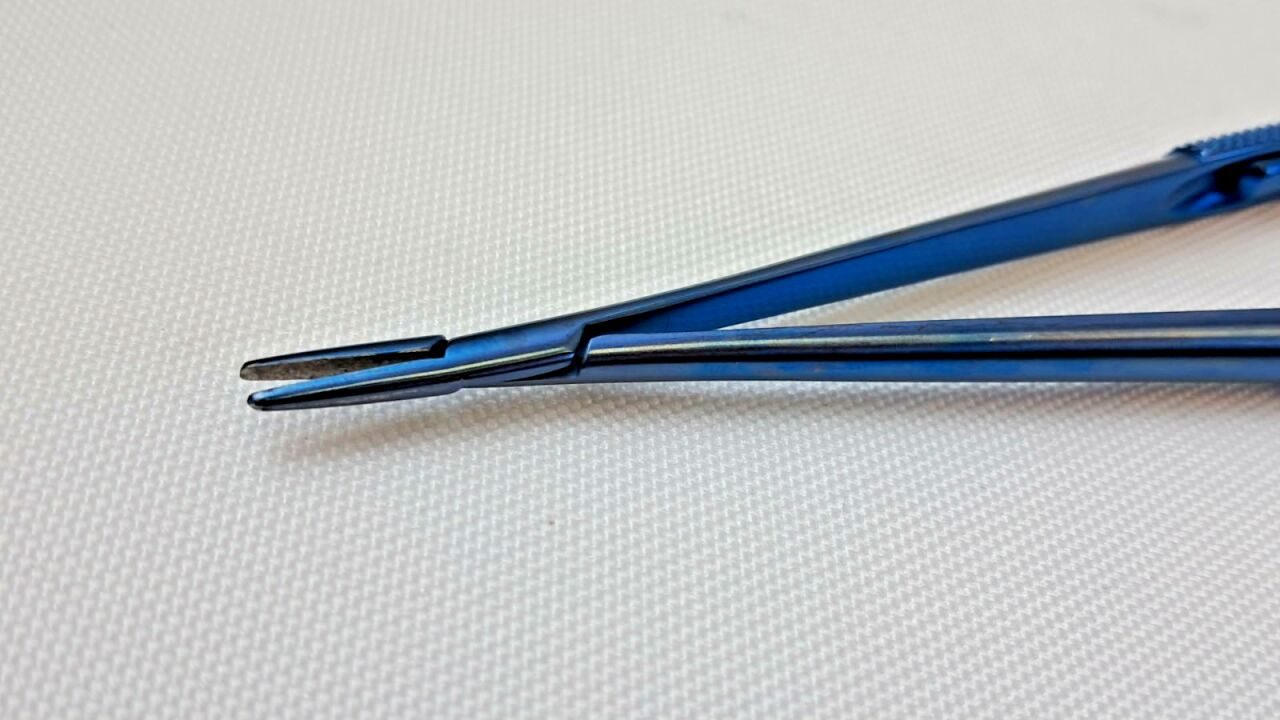 SYMMETRY TI Jacobson Needle Holder SSI Ultra  52525T Titanium Needle Holder Locking Straight Jacobson — photo 5