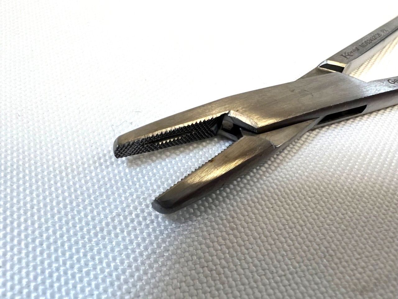KONIG MDS 2432026 Surgical Hemostat Forceps 10-1/4" Serrated Jaws — photo 3