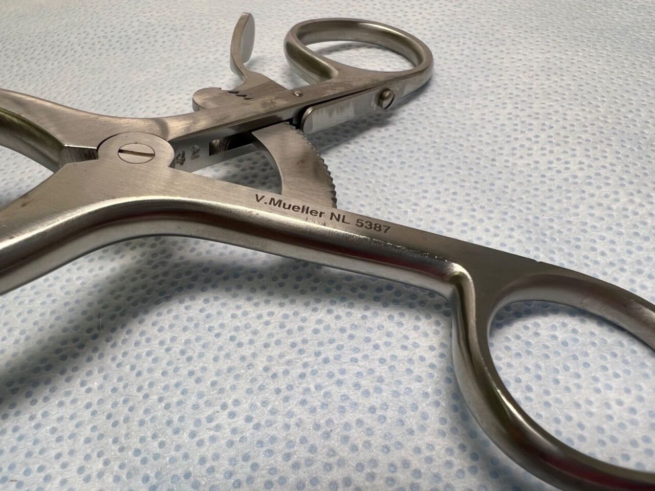 V. MUELLER NL5387 Meyerding Retractor 1" X 1-3/4" Blade — photo 2