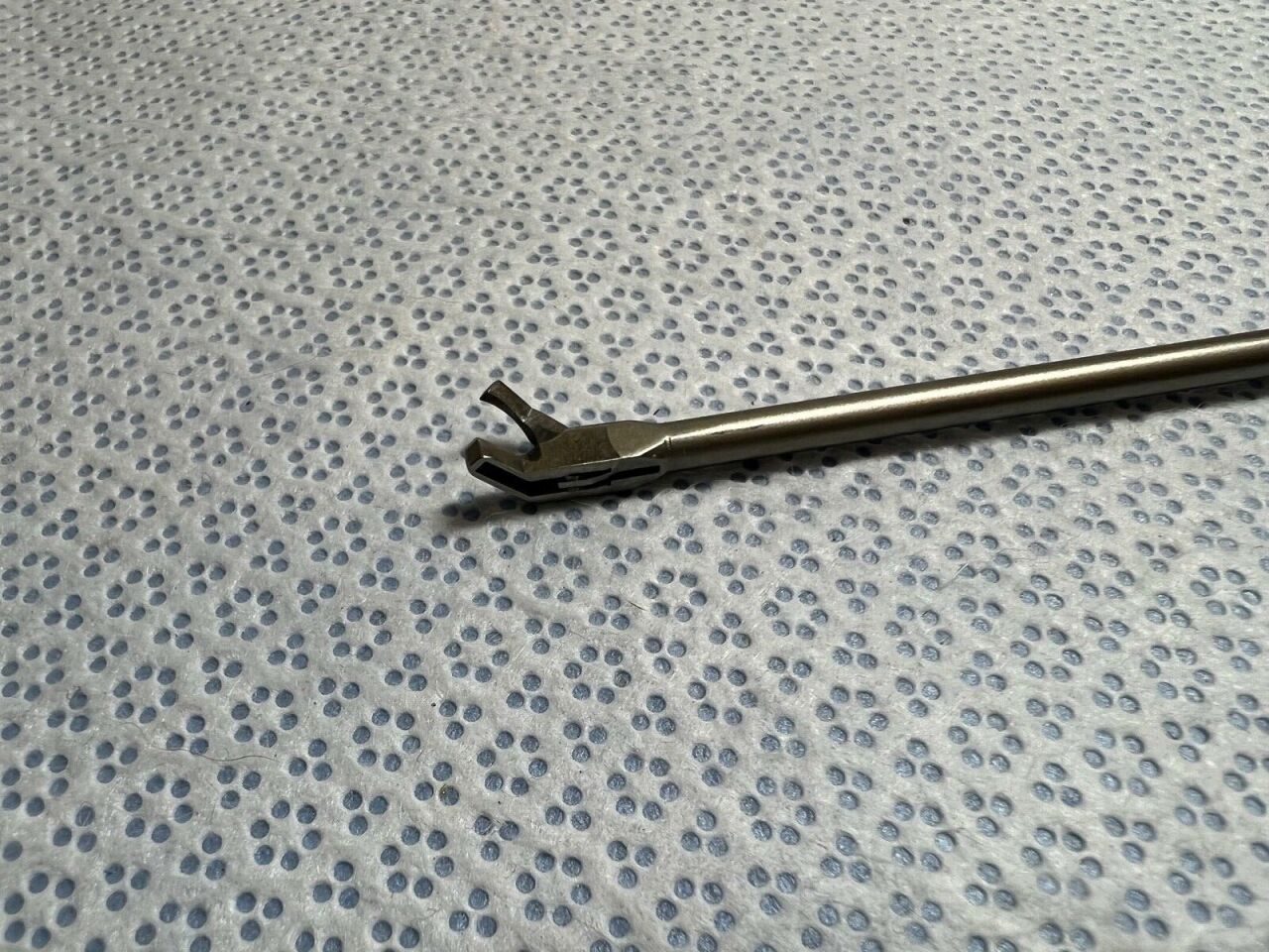 SHUTT-LINVATEC 31.10012 Surgical 45deg Angle Micro Scissor Forcep 3.4mm x 130mm — photo 4