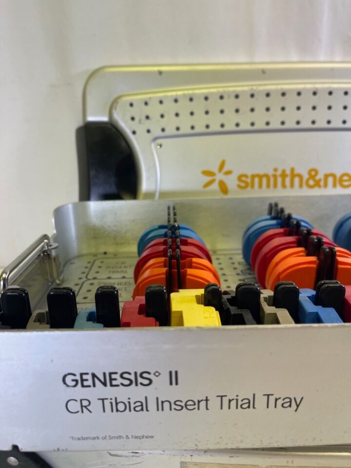 SMITH & NEPHEW 7144-3113 Genesis II  CR Tibial Insert Trial Tray — photo 2