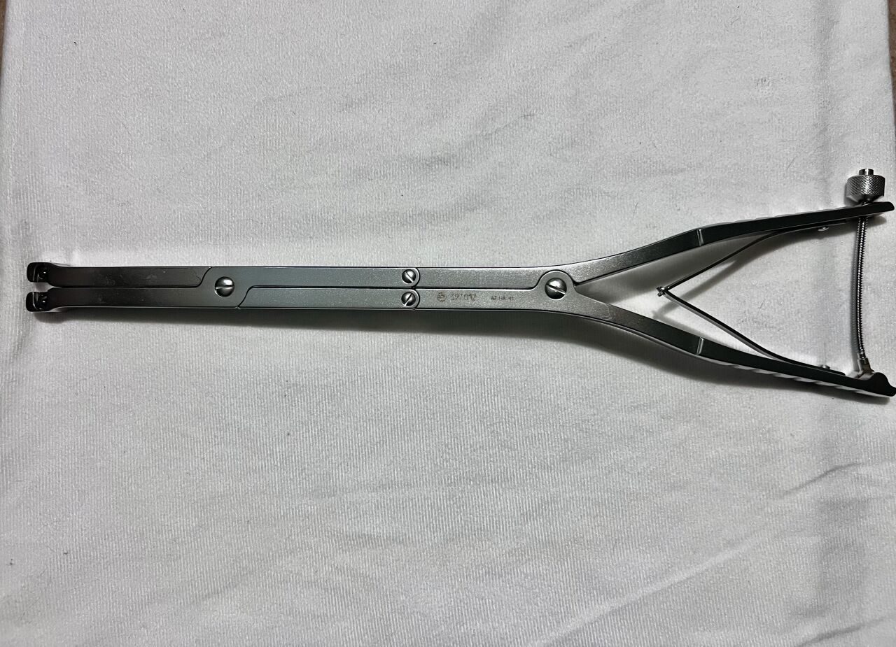 SYNTHES 397.012 Bone Distraction Forceps — photo 1