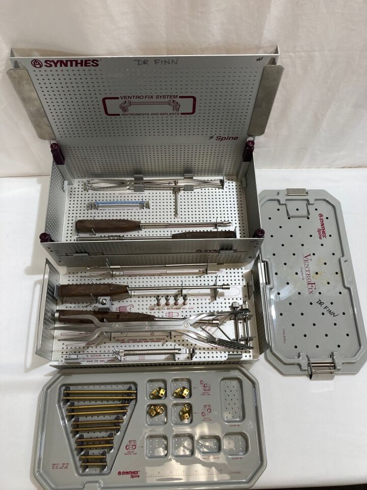 SYNTHES  VentroFix System Instruments & Implants — photo 1