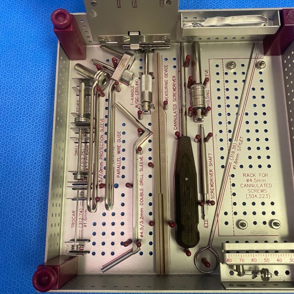 SYNTHES TI 4.5 Cannulated Screw Set Screw set — photo 4