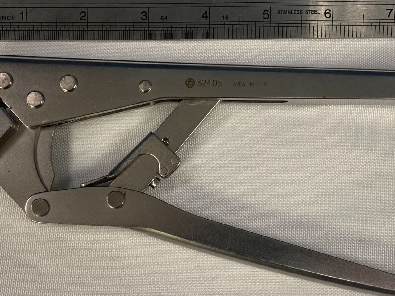 SYNTHES 324.05 Pliers — photo 2
