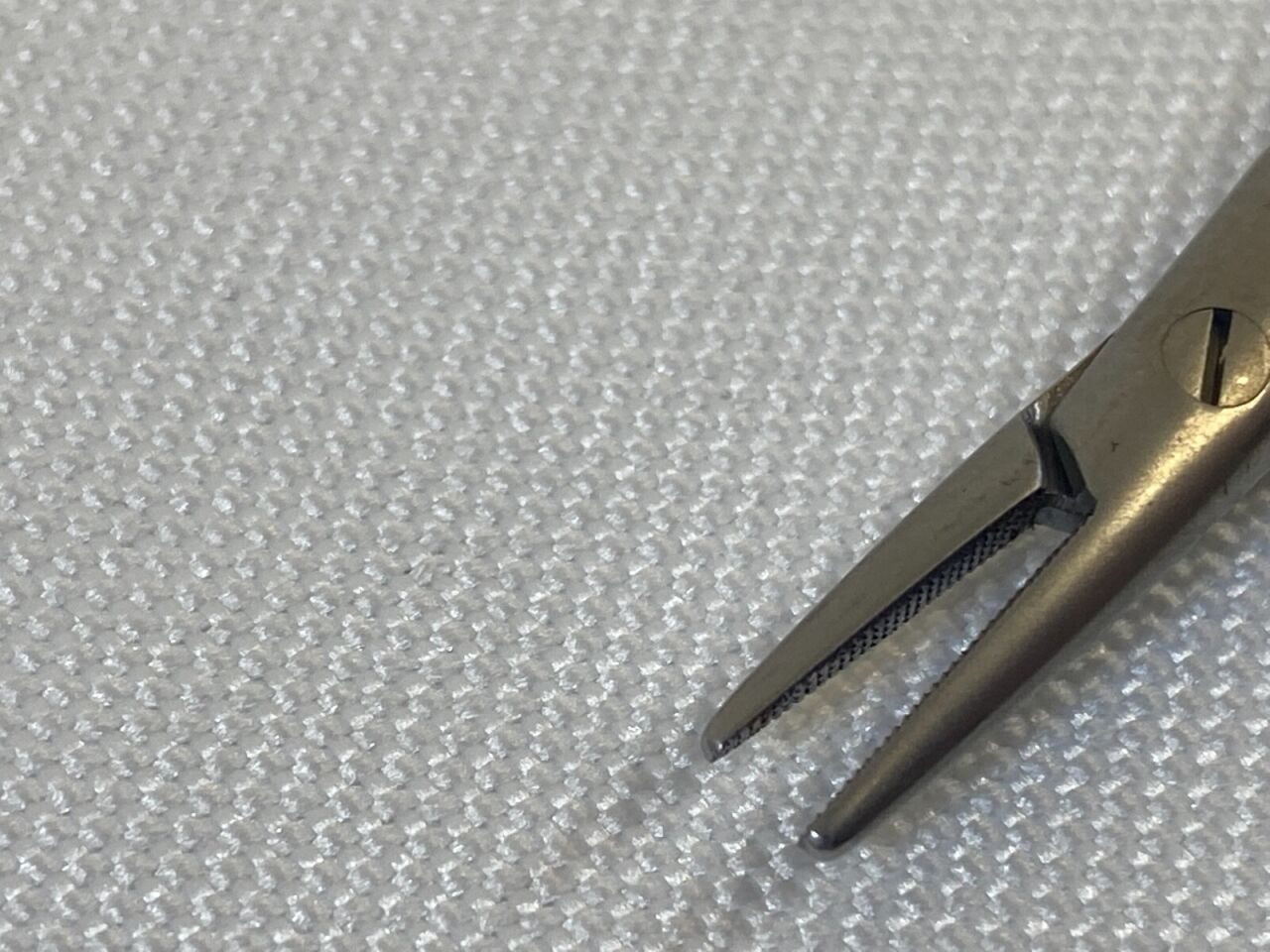 4100 9mm Jaws Straight Cross-Serrated 136mm Kalt Needle Holder 9mm Straight Cross-Serrated Jaws — photo 9