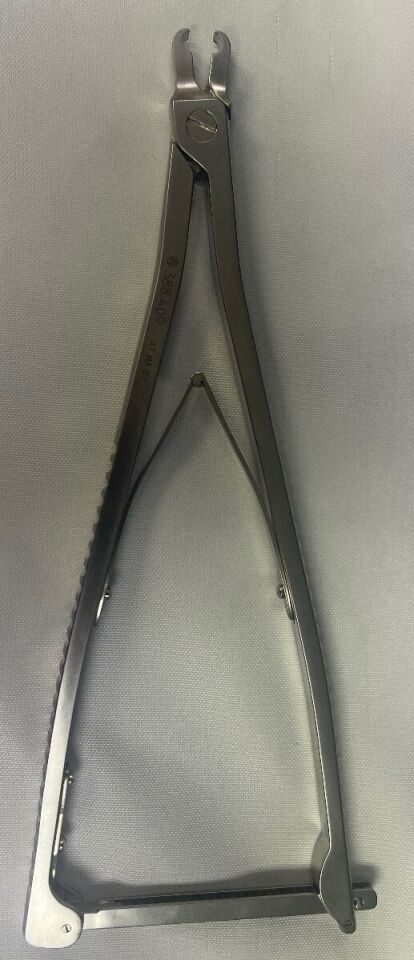 SYNTHES 388.409 6mm Holding Forceps w/ Narrow Jaws US125 Orthopedic Neurology — photo 2