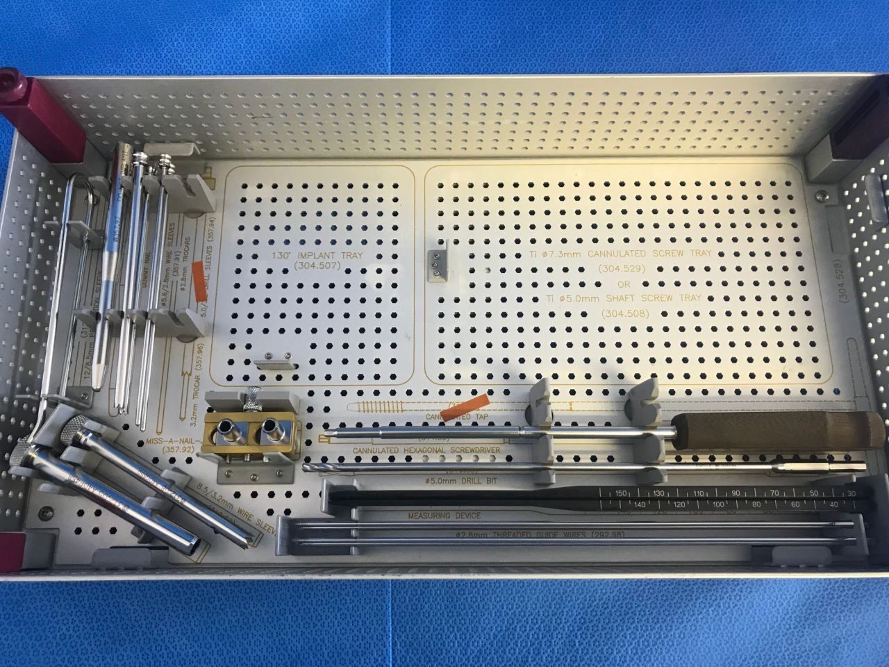 SYNTHES Various Ti Unreamed Femoral Nail Specialty Locking Set — photo 3