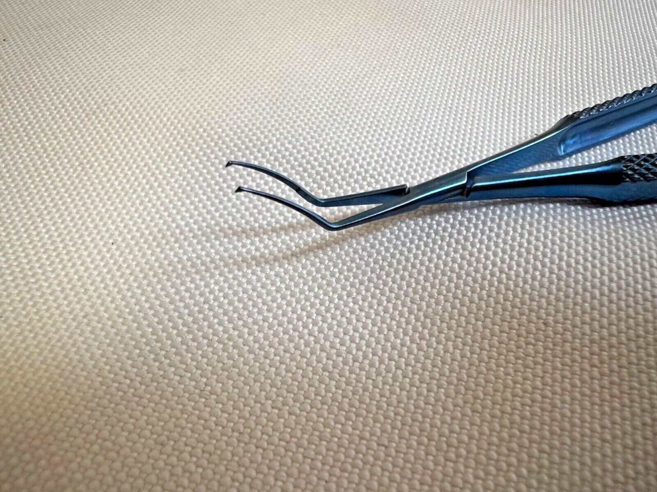 ACCUTOME AF0308C Utrata Titanium Ophthalmic Capsulorhexis Forceps — photo 2