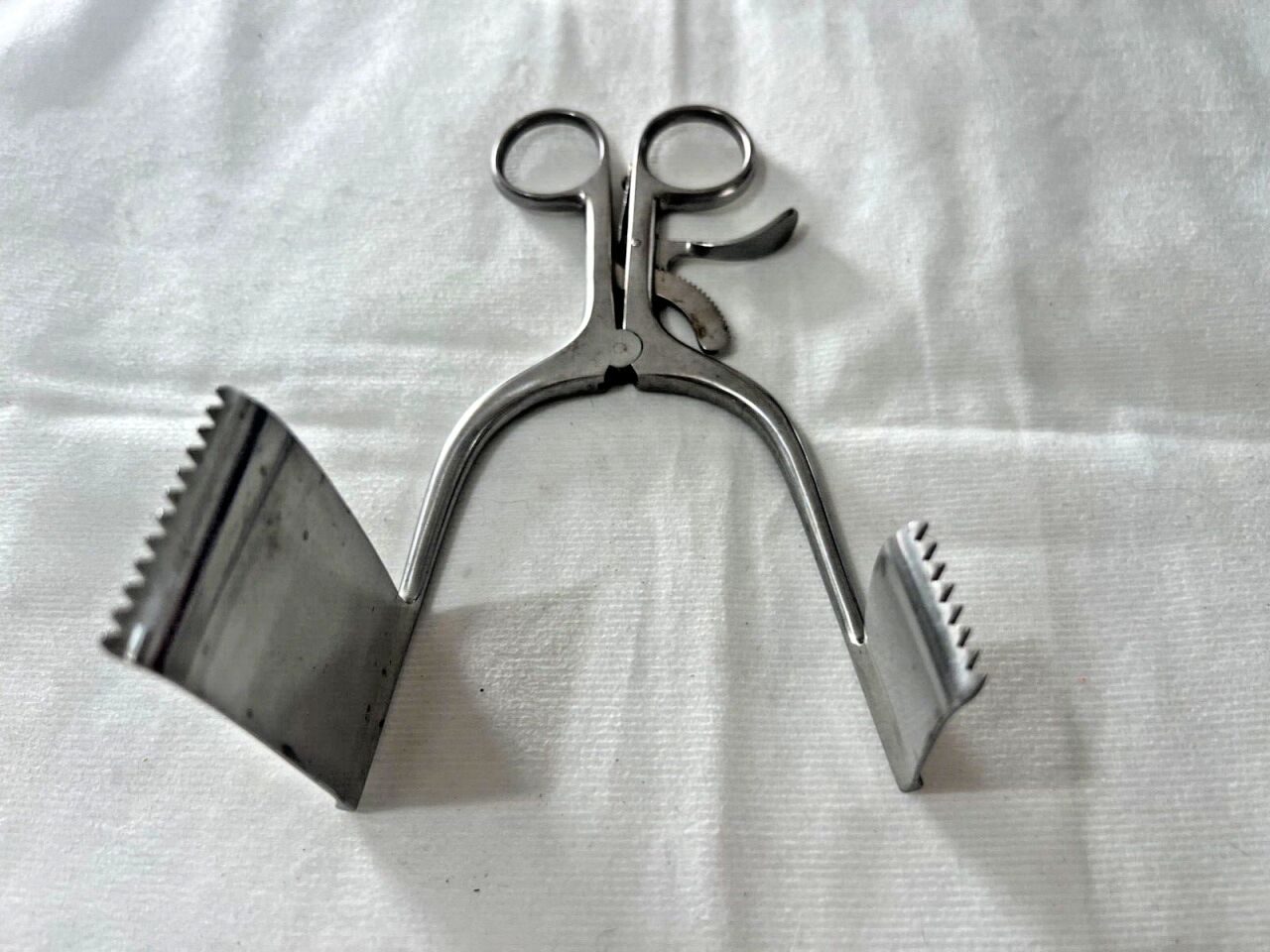 CODMAN  Darling Popiteal Self-Retaining Left Retractor 6-3/4" Length Orthopedic