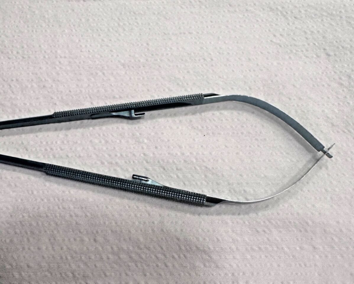 ASSI BSLT218 Classic MicroLite Titanium Needle Holder 18cm w/ Catch 0.15mm Tip — photo 7