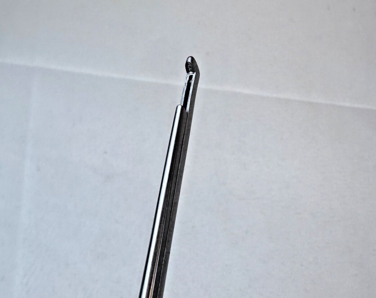 KMEDIC KM59-154 Clean Punch 2MM Forward 40deg Thin Footplate Spinal Punch — photo 4