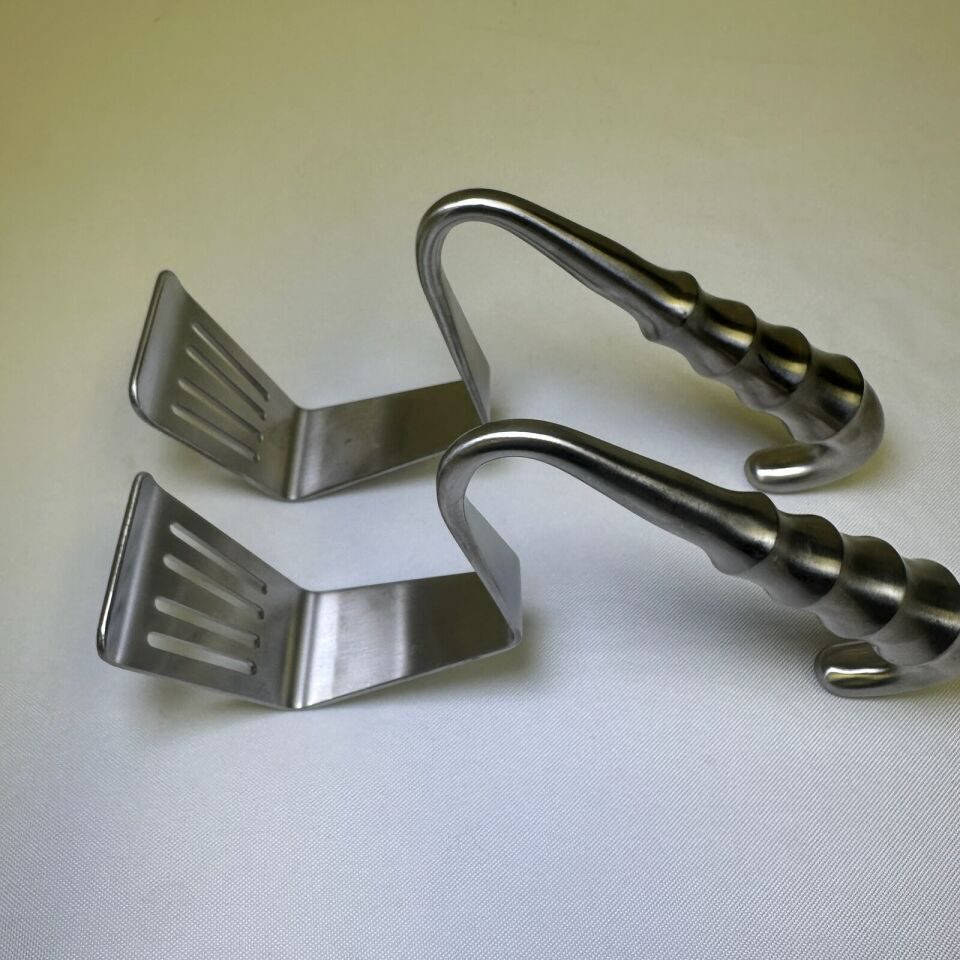 V. MUELLER CH905 Davidson Scapular Retractor Blade 3"x2" — photo 2