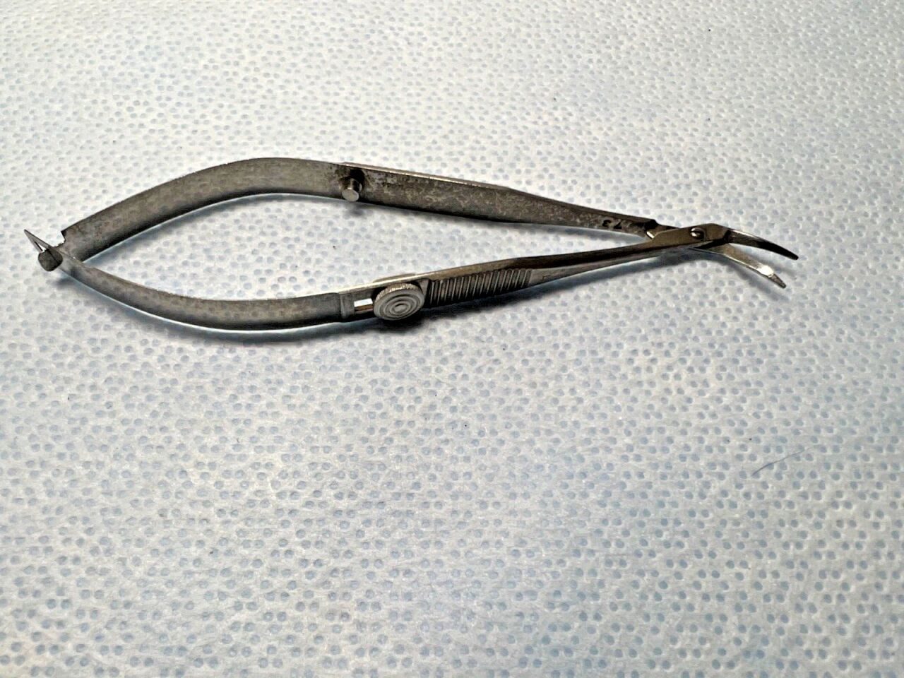 KARL STORZ E3307 Troutman-Castroviejo Corneal Section Curved Scissors 4-5/8" L