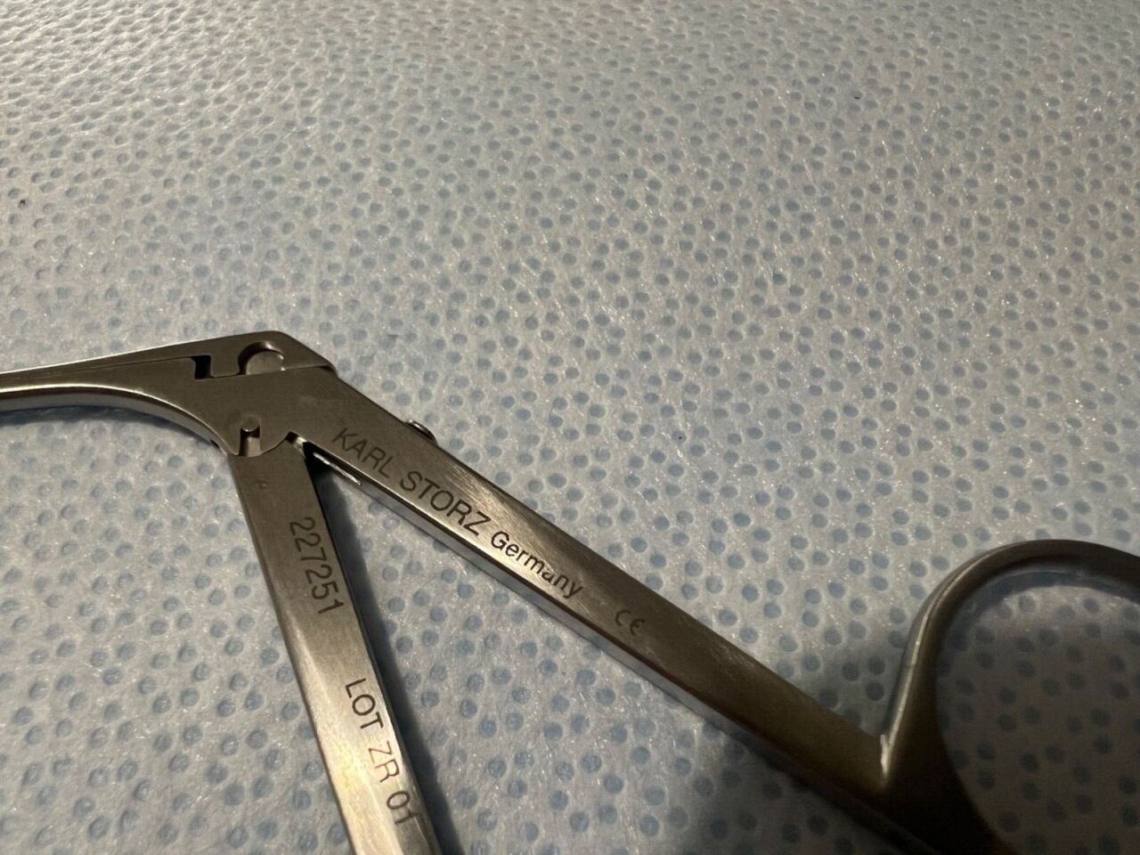 STORZ 227251 Cupped Ear Forceps Curved Right 45deg X 10cm — photo 5