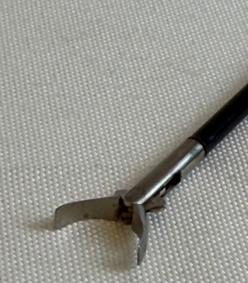3mm x 44cm Insulated D/A Peanut Grasping Forcep OBGYN Urology Monopolar Peanut Grasping Forcep — photo 5