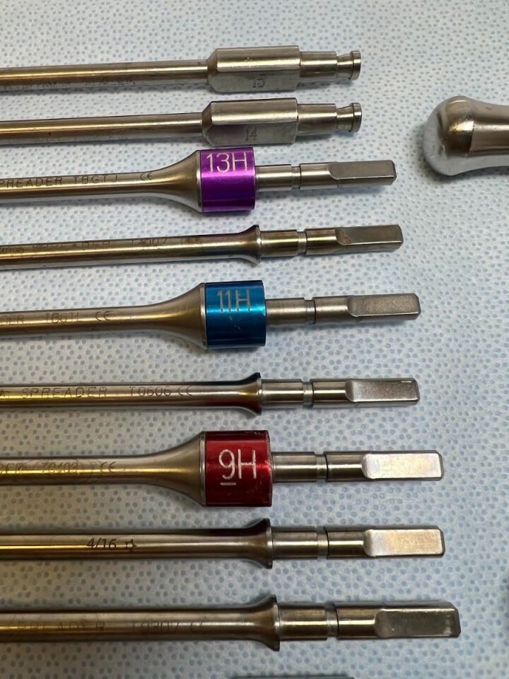 SYNTHES Various Reamers/Spreaders w/ 2 Acromed 202950 T-Handles — photo 1