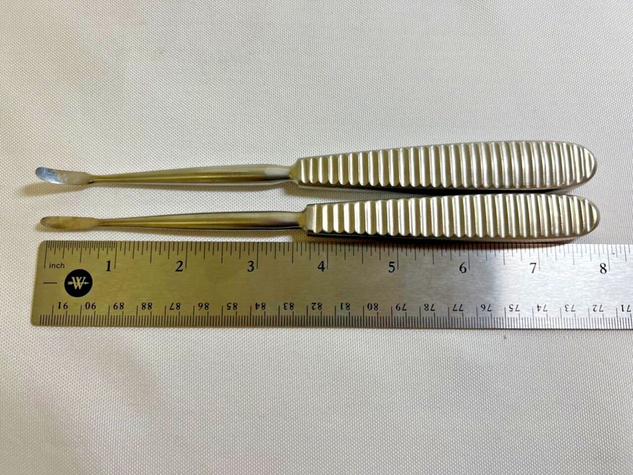 CODMAN 65-1121 Sharp & Slight Curved Periosteal Elevators Lot of 2 — photo 4