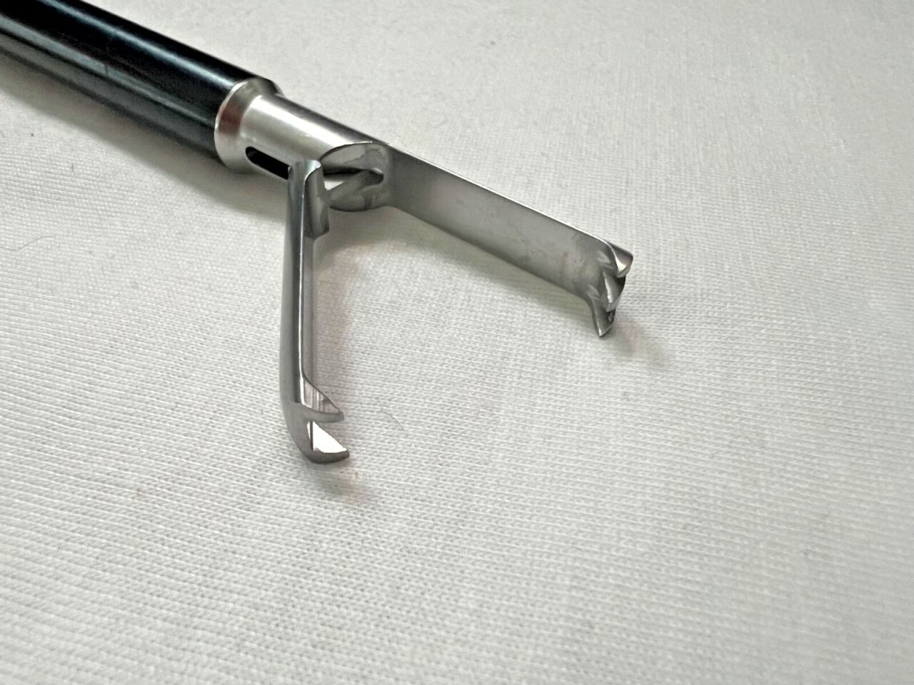 AESCULAP PO623R ADTEC 2x3 Teeth 10mm X 31cm Monopolar Claw Grasper Forcep — photo 3