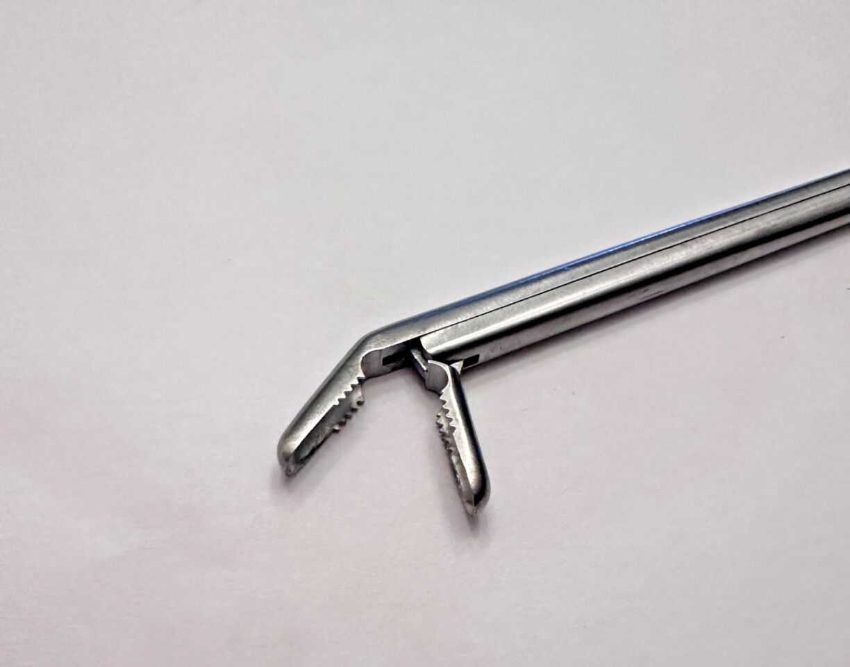 AESCULAP FF584R Caspar Rongeur 150deg 4 x 14 mm Moveable Lower Jaw 7 1/4" — photo 7