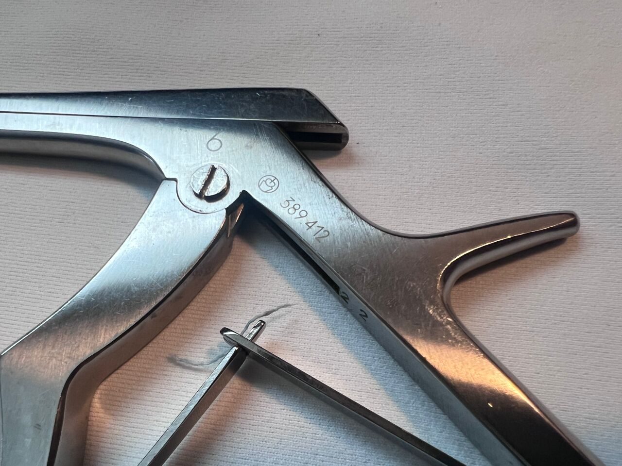 SYNTHES 389.412 Laminectomy Rongeur Punch 6mm X 40deg — photo 2
